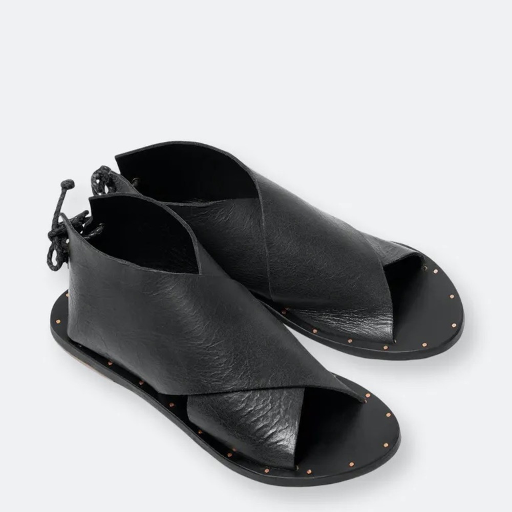 Beek Loon Sandals - size 9